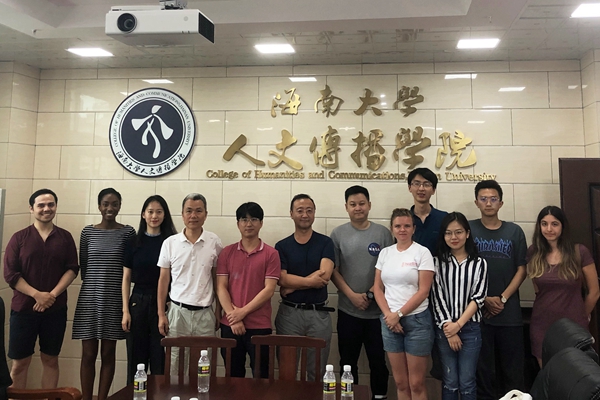 1559802929888778.jpg Meeting Scholars at Hainan Univerisity.jpg