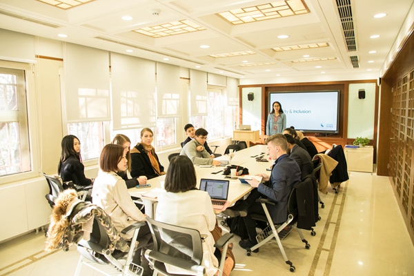 1544605837136548.jpg workshop.jpg